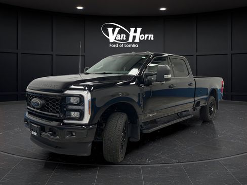 Used 2025 Ford F250 XLT w/ Black Appearance Package AWD/4WD image 3