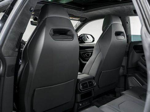 Used 2021 Lamborghini Urus image 32