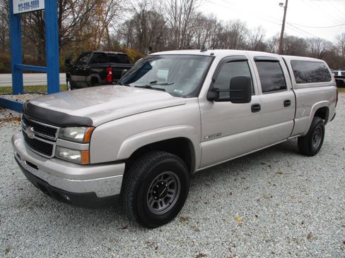 Used 2007 Chevrolet Silverado 1500 LT w/ Onstar Plus Package image 1