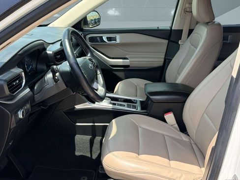 Used 2021 Ford Explorer XLT w/ Equipment Group 202A RWD image 5