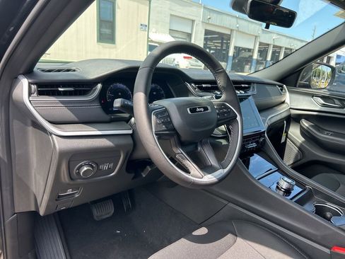 New 2025 Jeep Grand Cherokee Laredo X w/ Luxury Tech Group I image 10