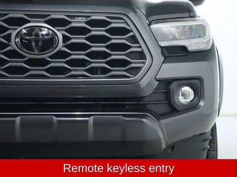 Used 2022 Toyota Tacoma TRD Sport image 9