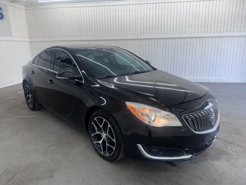 Used 2017 Buick Regal Sport Touring FWD image 3