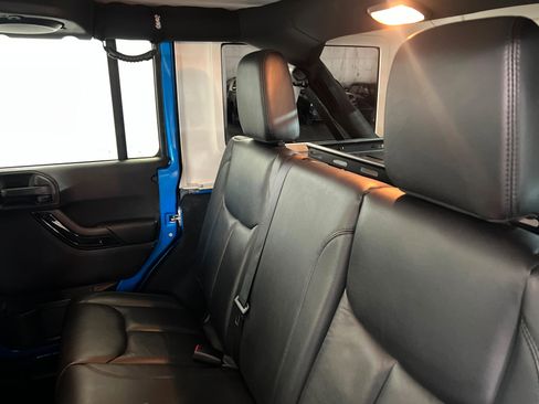 Used 2014 Jeep Wrangler Altitude image 21
