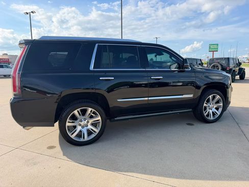 Used 2019 Cadillac Escalade Premium Luxury AWD/4WD image 22