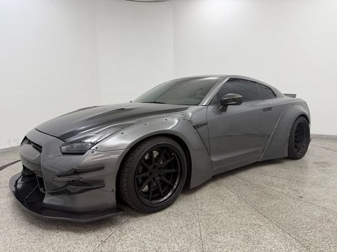 Used 2015 Nissan GT-R Black Edition AWD/4WD image 2