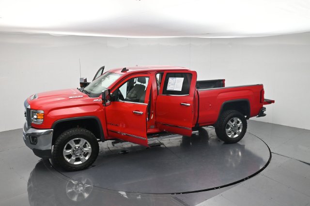 Used 2019 GMC Sierra 2500 SLT w/ Duramax Plus Package AWD/4WD image 48