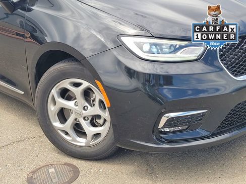 Used 2023 Chrysler Pacifica Limited FWD image 9