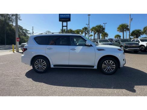 Used 2023 Nissan Armada SL w/ Captain's Chairs Package image 9