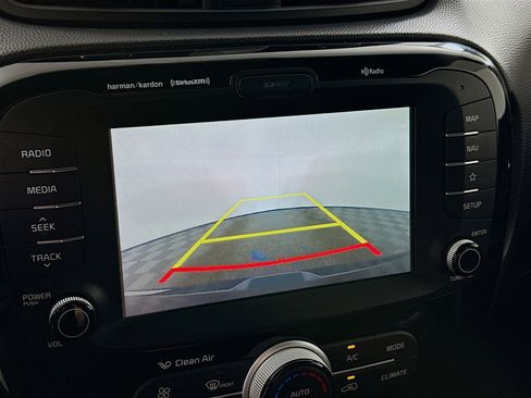 Used 2018 Kia Soul + image 22