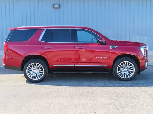 Used 2025 GMC Yukon Elevation AWD/4WD image 2