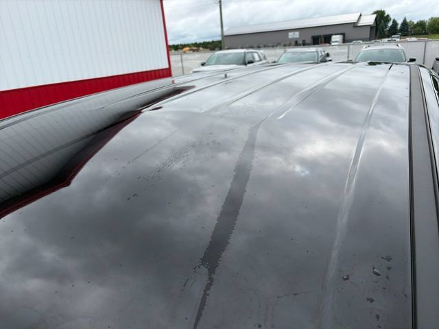 Used 2025 Chrysler Pacifica Select FWD image 11