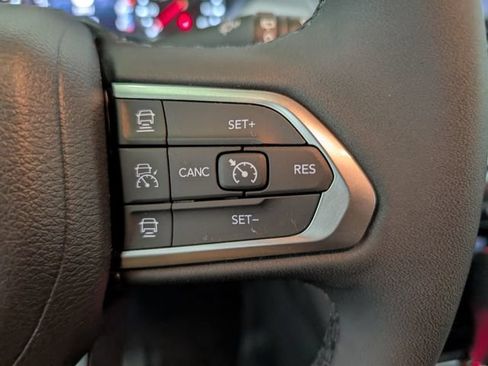 Used 2026 Jeep Compass Limited AWD/4WD image 17