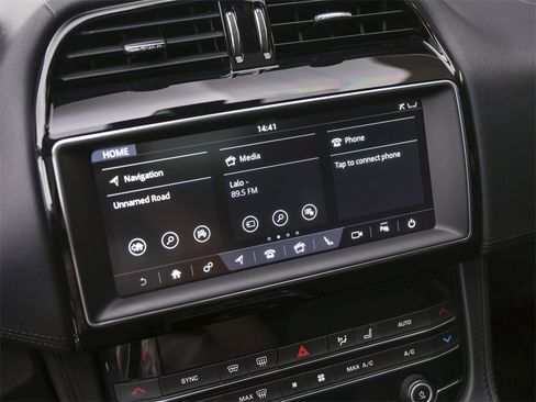 Used 2019 Jaguar F-PACE Prestige image 24