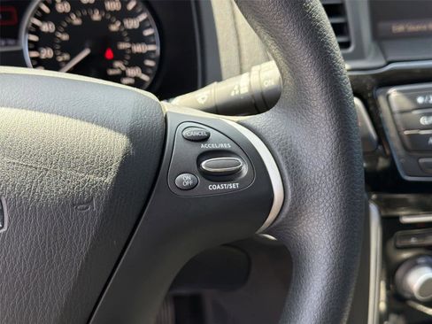 Used 2018 Nissan Pathfinder S FWD image 34