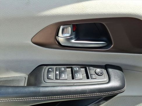 Used 2022 Chrysler Voyager LX FWD image 13