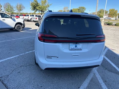 New 2026 Chrysler Pacifica Select image 26