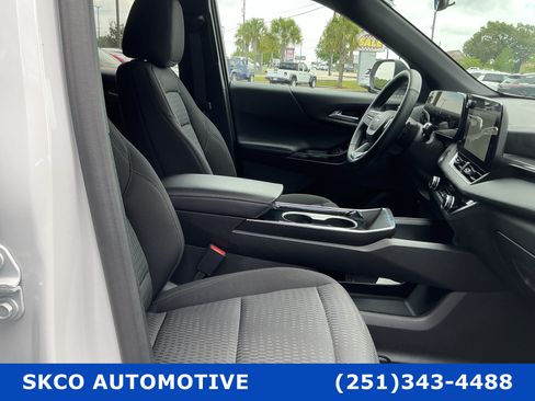 Used 2025 Chevrolet Equinox LT AWD/4WD image 13