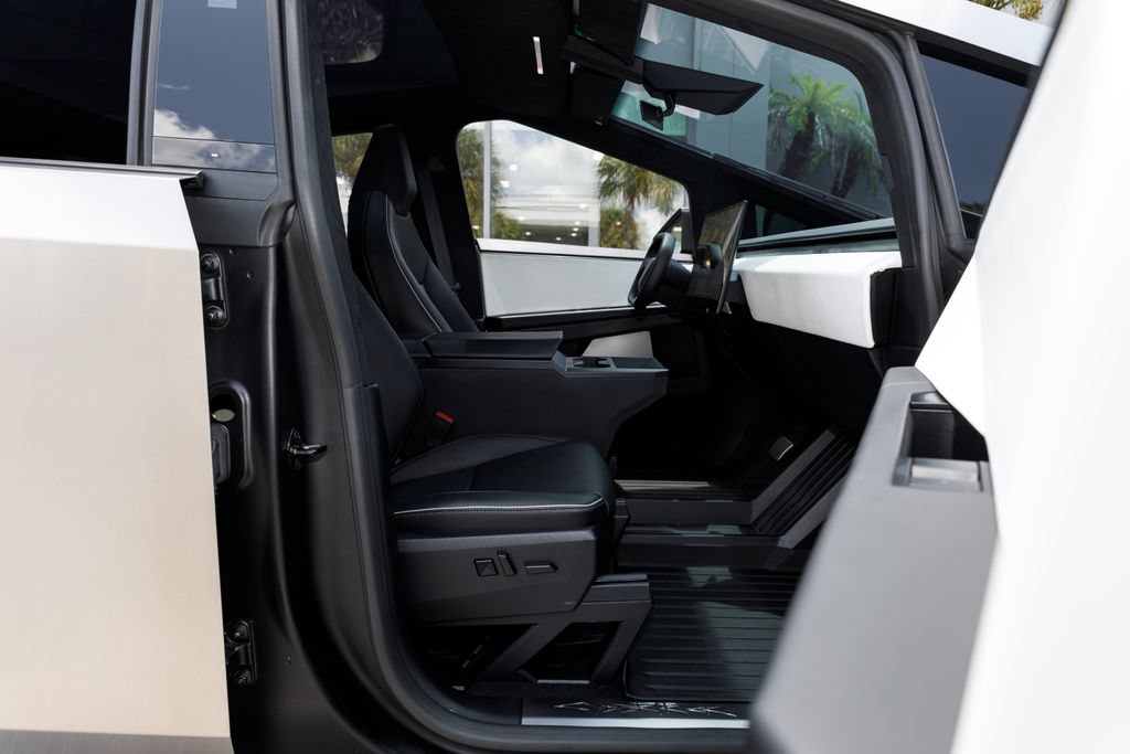 Used 2024 Tesla Cybertruck AWD Crew Cab image 12