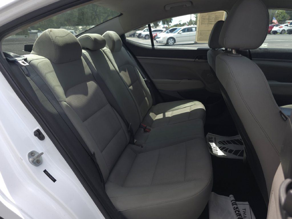 Used 2017 Hyundai Elantra SE FWD image 14