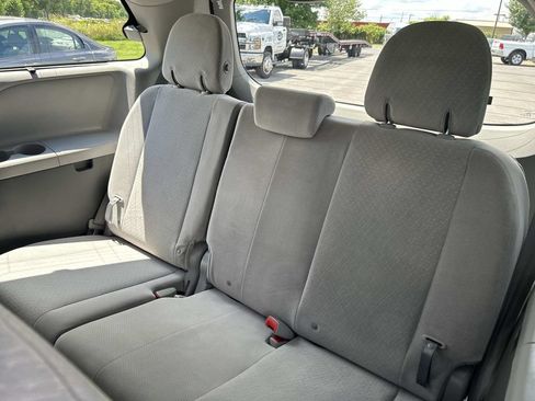 Used 2017 Toyota Sienna LE FWD image 25