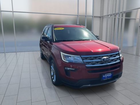 Used 2018 Ford Explorer XLT w/ Equipment Group 202A image 2