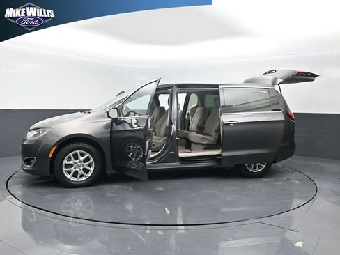 Used 2020 Chrysler Pacifica Touring w/ Advanced Safetytec Group FWD image 28