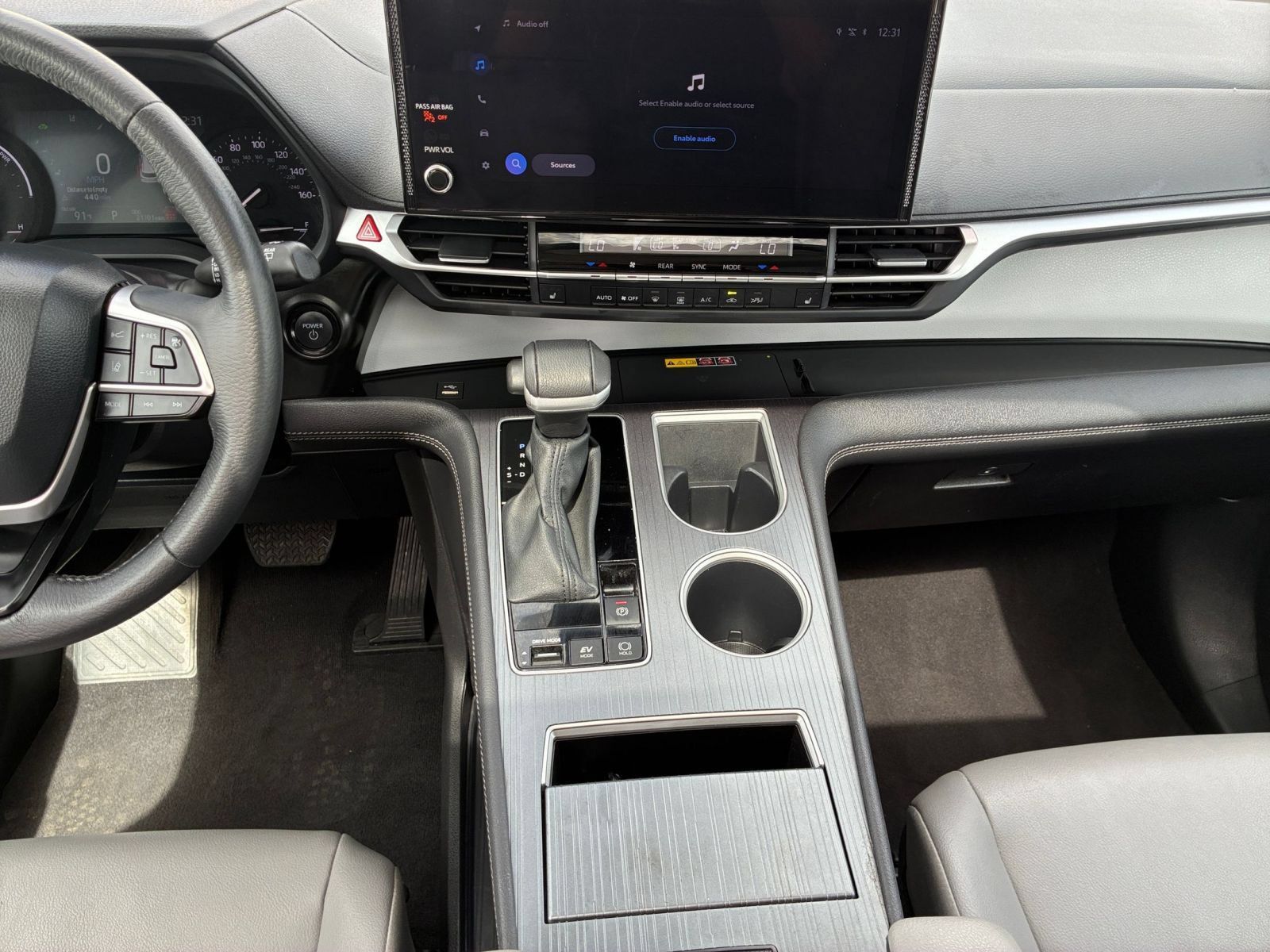 Used 2025 Toyota Sienna XLE FWD image 43