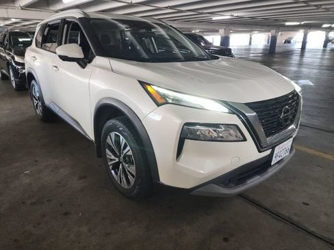 Used 2021 Nissan Rogue SV w/ Premium Package FWD image 1