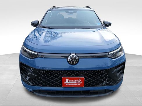 New 2026 Volkswagen Tiguan SE R-Line image 8