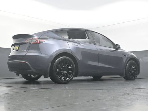 Used 2023 Tesla Model Y Long Range AWD/4WD image 39