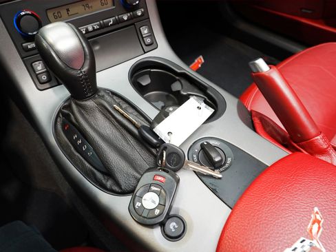 Used 2006 Chevrolet Corvette Coupe w/ Preferred Equipment Group RWD image 59