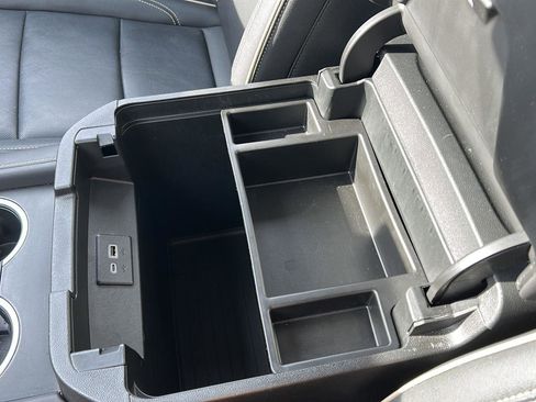 Used 2024 GMC Yukon XL SLT image 19