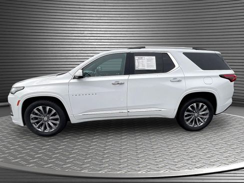 Used 2023 Chevrolet Traverse Premier FWD image 4