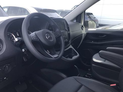 Used 2023 Mercedes-Benz Metris image 11
