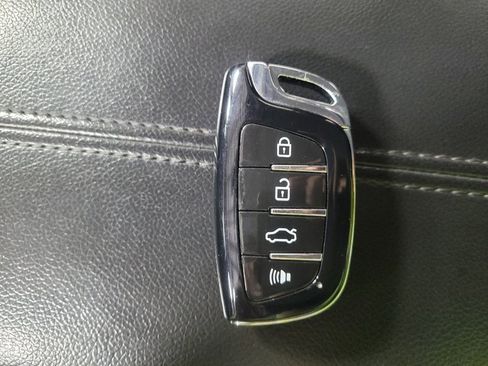 Used 2022 Chevrolet Malibu LT image 32