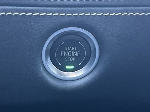 Used 2025 Cadillac Escalade Sport Platinum image 9