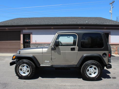 Used 2004 Jeep Wrangler SE w/ Ecco Tire & Wheel Group AWD/4WD image 10
