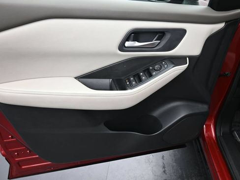 Used 2025 Nissan Rogue SV AWD/4WD image 16