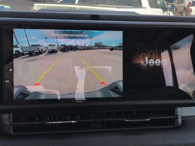 Used 2025 Jeep Gladiator Sport AWD/4WD image 20