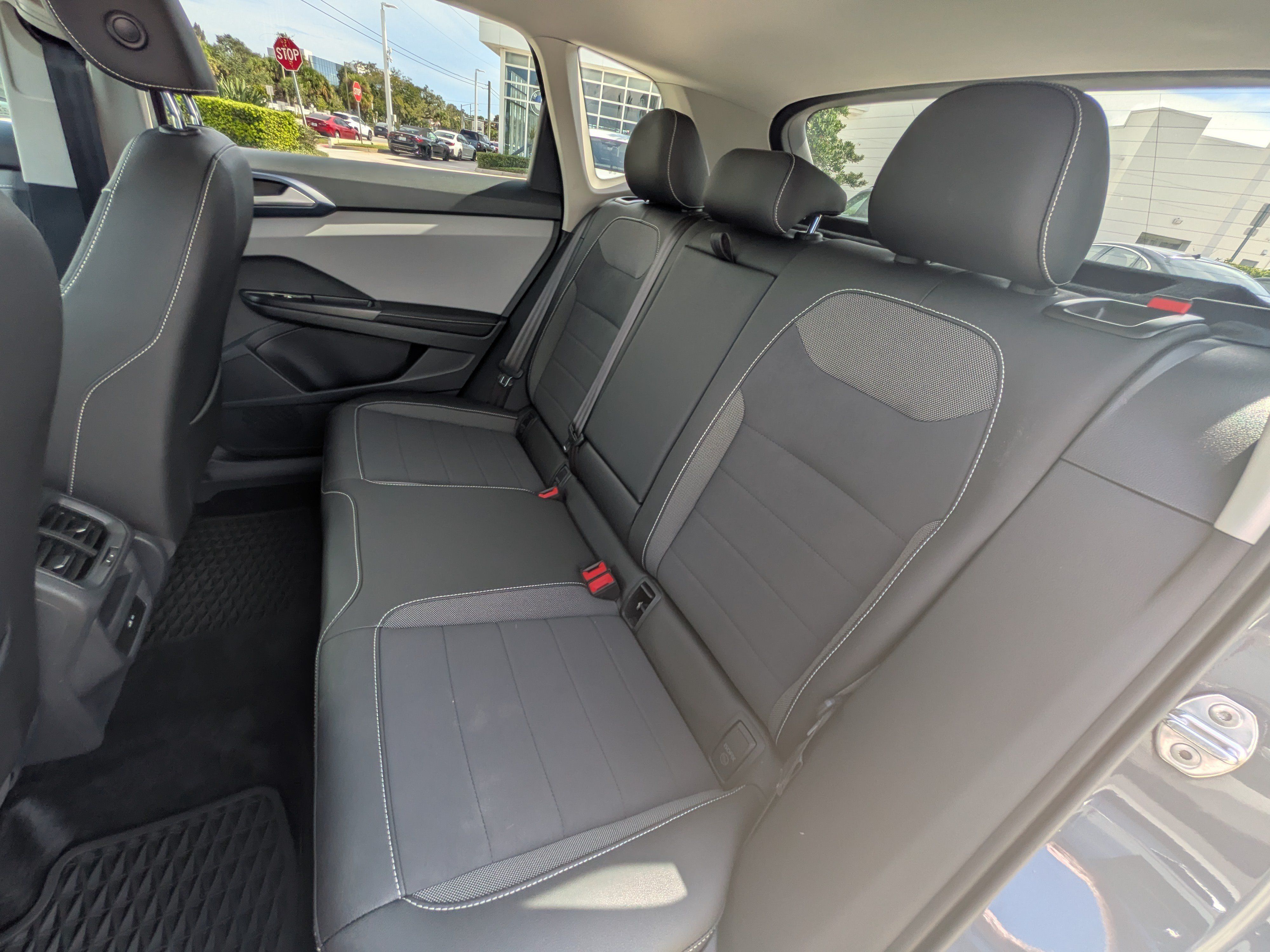 Certified 2024 Volkswagen Taos SE w/ Panoramic Sunroof Package AWD/4WD image 13