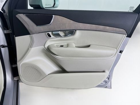 Used 2023 Volvo XC90 B6 Plus image 35