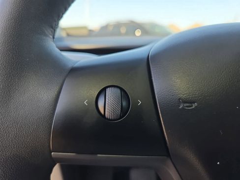 Used 2024 Tesla Model Y 2WD image 21