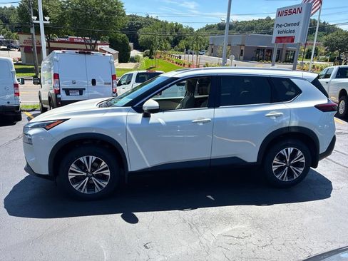 Certified 2021 Nissan Rogue SV w/ Premium Package AWD/4WD image 4