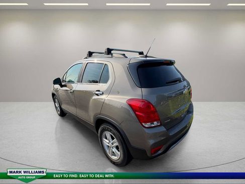 Used 2020 Chevrolet Trax LT w/ Sun & Sound Package FWD image 4