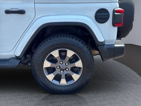 Used 2018 Jeep Wrangler Unlimited Sahara w/ Dual Top Group AWD/4WD image 31