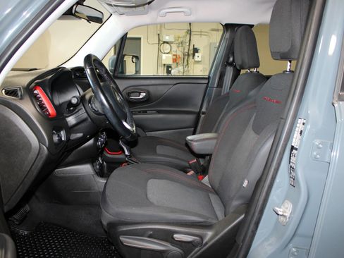 Used 2017 Jeep Renegade Trailhawk image 9