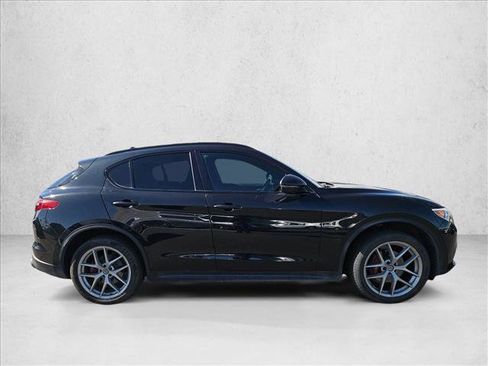Used 2018 Alfa Romeo Stelvio Ti Sport image 4
