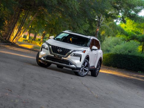 Used 2022 Nissan Rogue Platinum w/ Head-Up Display Package FWD image 18