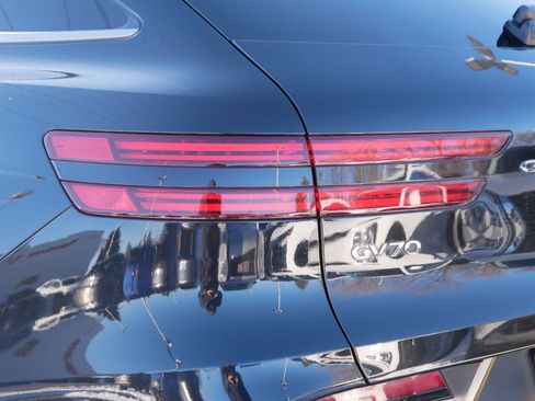Used 2023 Genesis GV70 2.5T w/ Sport Prestige Package image 17
